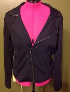 Chaqueta Jockey Negra Para Mujer Talla Grande Asimétrica Cremallera Frontal Borde de Cuero Sintético - Imagen 1 de 8