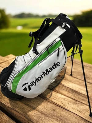 Bolsa de golf TaylorMade Stand de nailon divisor de 6 vías negro blanco con cubierta para lluvia Foto 1 de 4