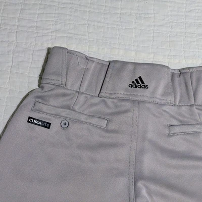Pantalones de béisbol Adidas grises para niños - talla M - ClimaLite puños piernas bolsillos traseros  Foto 1 de 4