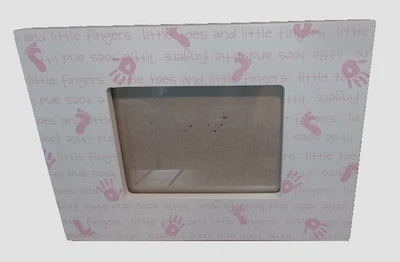 Marco de bebé recién nacido rosa dedos pequeños dedos pequeños 3,75" x 3" foto utilería Foto 1 de 4