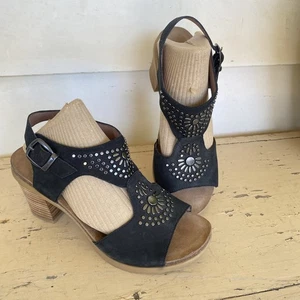 Dansko Deandra Black Studded Leather Women's Sandals Shoes Size 39 US 8.5 9 - Picture 1 of 14