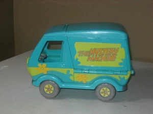9" HANNAH BARBERA SCOOBY-DOO THE MYSTERY MACHINE VAN TOY- 05567 - Picture 1 of 7
