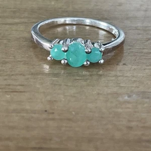 925 Sterling Silver 3 Green Gemstone Ring Sz 6.75 - Picture 1 of 8