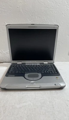 Portátil Compaq Presario 722US de 14" AMD Duron sin disco duro Windows XP Foto 1 de 4