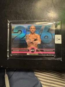 ALEXANDER VOLKANOVSKI 2025 TOPPS MIDNIGHT UFC GREETINGS FROM CASE HIT - Picture 1 of 1