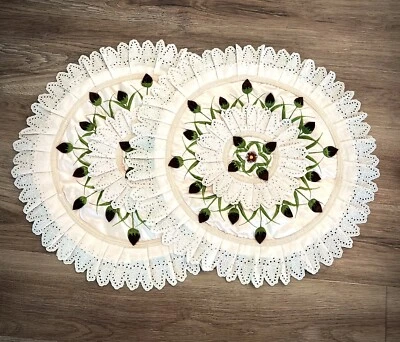 Par de fundas de cojín de almohada vintage retro redondas de encaje satinado floral color champán  Foto 1 de 4