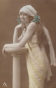 GLAMOUR REAL PHOTO POSTCARD CHEEKY GIRL WITH PEARLS POSTCARD - Picture 1 of 2
