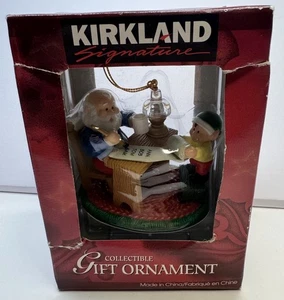 Kirkland Signature Collectible Resin Santa and Elf Ornament - Bild 1 von 2