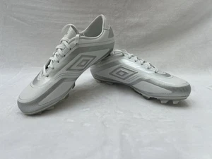 Tacchetti calcio Umbro WOS Velorum taglia 9 bianco/argento nuovi - Foto 1 di 9