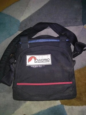 Bolsa para cámara o videocámara Lowepro Mini Mag DLX - negra Foto 1 de 4
