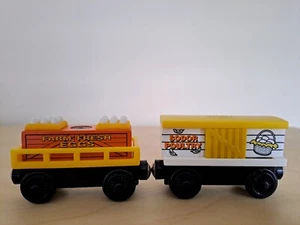 THOMAS & FRIENDS WOODEN CHICKEN CAR WITH SOUNDS & MAGNETIC EGG CARGO CAR - Bild 1 von 5