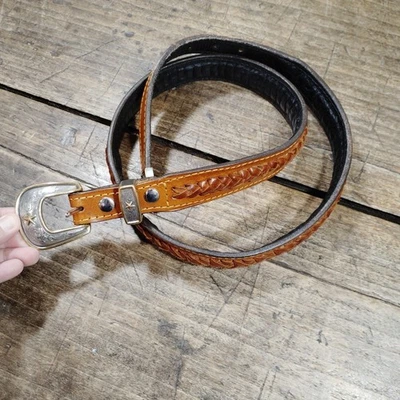 Cinturón de cuero para hombre trenzado marrón plateado hebilla de metal mide aproximadamente 45,5" occidental Foto 1 de 4