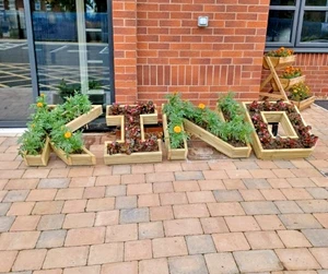 Fioriera da giardino alfabeto 'K' a forma di lettera rialzata aiuola giardinaggio regalo 60 cm - Foto 1 di 5