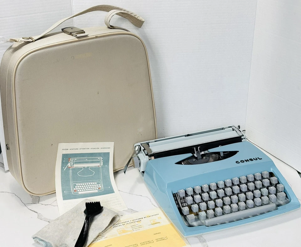 Máquina de escribir portátil vintage años 60 CONSUL 231.3 y estuche de cuero azul Foto 1 de 4