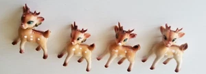 4 renne natalizie vintage in plastica con collari jingle campanella altezza 3,5" - Foto 1 di 8