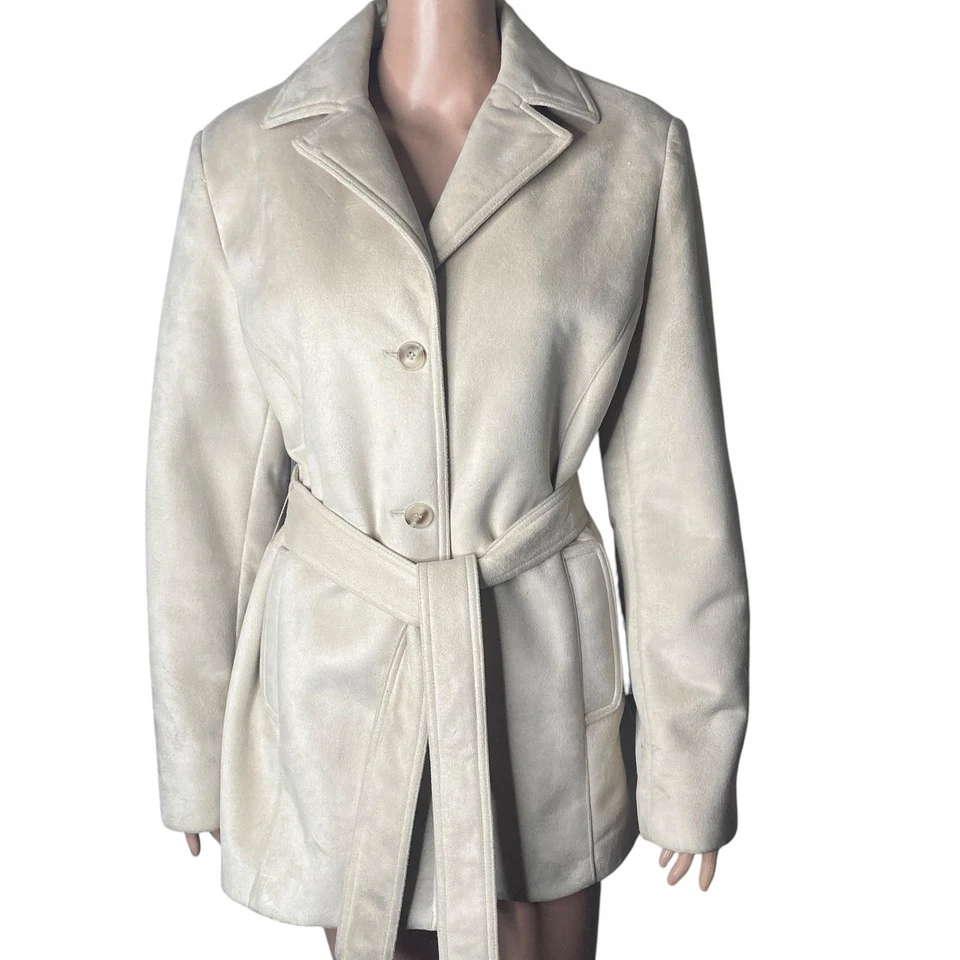 Abrigo Calvin Klein Pea imitación gamuza para mujer grande beige botón delantero  Foto 1 de 4