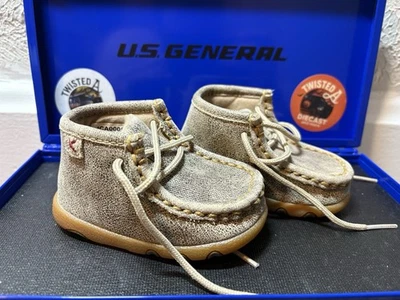 Twisted X 男宝宝尘土飞扬的棕褐色靴子,尺寸 3M — 第 1/4 张图片