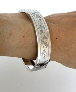 1882 Victorian ANTIQUE STERLING SILVER AESTHETIC CLAMPER BANGLE bracelet WH & Co - Picture 1 of 9