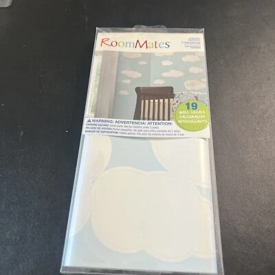 Calcomanías de pared RoomMates 19 nubes pelar y pegar pegatinas para guardería de bebé decoración de habitación Foto 1 de 4