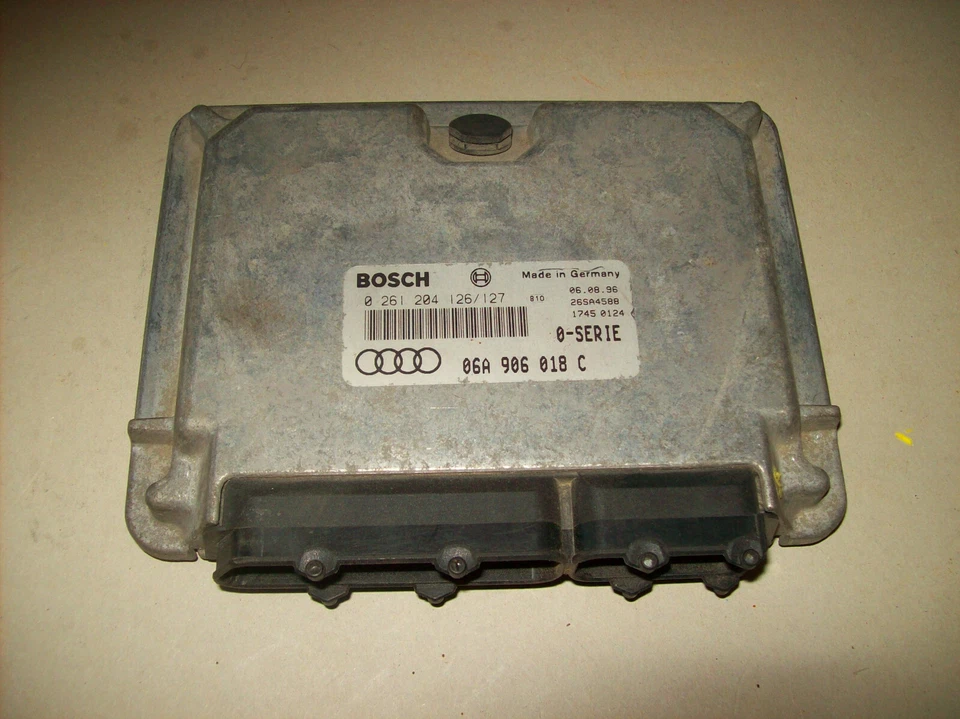 Centralina motore Audi A3 (8L) 1.8 20V AGN 06A906018C 0261204126/127 06.08.96 - Immagine 1 di 1