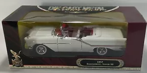 1957 Oldsmobile Super 88 convertibile 1:18 auto pressofusa firma stradale bianca - Foto 1 di 3