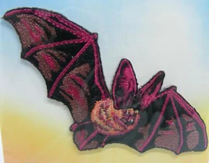 Little Critterz bestickte Tieraufnäherfledermaus zum Aufbügeln LCPA251054 - Bild 1 von 3