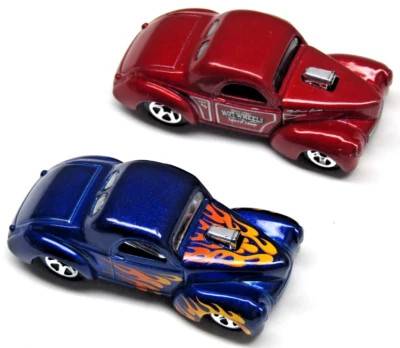 Hot Wheels '41 Willys Coupe Lote de 2 Azul com Chamas (2015) Red Speed Shop (2008) - Imagem 1 de 4