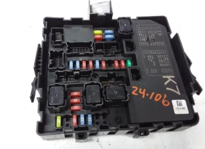 Caja de fusibles compartimento motor Nissan Armada 2017-2023 Foto 1 de 3