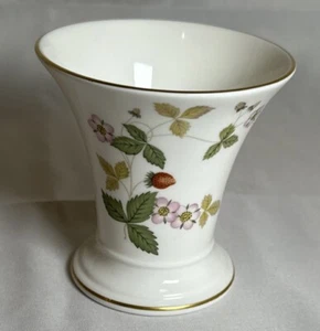Jarrón de fresa silvestre Wedgwood Posy, porcelana de hueso, floral 3,5" pulgadas, vintage años 80 - Imagen 1 de 4