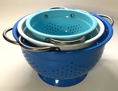 METAL ENAMEL COLANDER STRAINER SET - 3PC 9-1/2", 8", 6-1/4" - NEW OPEN BOX - Image 1 of 4