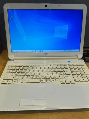 Fujitsu Lifebook AH56/H White Core i7-3610QM Windows11 RAM 8GB HDD 500GB Laptop - Image 1 of 4