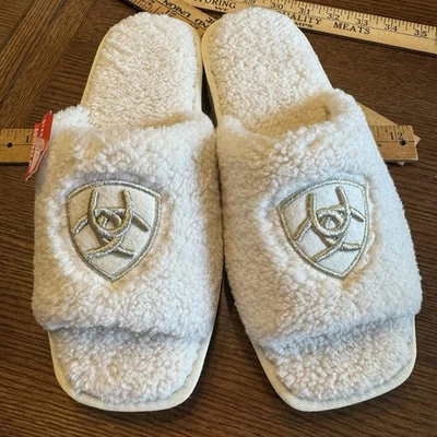 NOVO ARIAT Sherpa Forrado Aconchegante Chique Biqueira Quadrada Fuzzy Creme Chinelos Tamanho 10 Feminino’ - Imagem 1 de 4