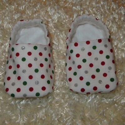Zapatos/zapatillas para cuna de bebé hechos a mano 0-3 meses colores y estampados navideños Foto 1 de 3