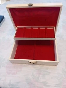 Mele Große Creme Schmuckschatulle Gold/Rot 2 Ebenen Organizer USA Kunstleder 11x8 Punkte - Bild 1 von 9