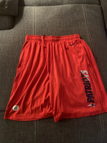 New England Patriots Shorts Mens Medium Nike Dri Fit NFL Football Sports Red Cover