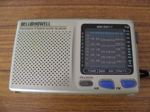 Bell & Howell Portable FM/MW/SW 9 Band World Receiver Radio - Tested/Works - Picture 1 of 8