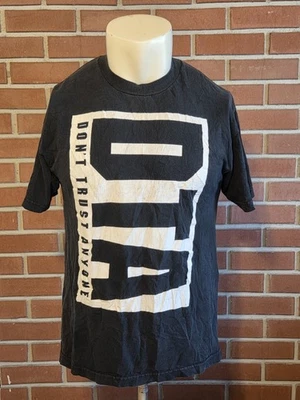 Camiseta Rogue Status DTA Don't Trust Anyone Y2K Manga Corta Cuello Redondo Para Hombre Grande Foto 1 de 4