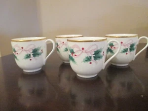 MIKASA Bone China RIBBON HOLLY Set of 4 Coffee/Teacups Mugs Japan 4" - Picture 1 of 8