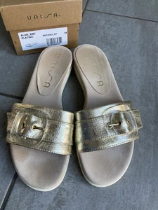 Sandalias/mulas planas doradas claras para dama Unisa talla 5/38. Excelente estado en caja. - Imagen 1 de 6
