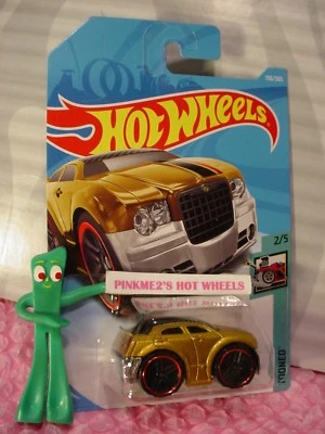 2018 i Hot Wheels  CHRYSLER 300C #156 Int'l ✰Gold;red rim pr5✰TOONED✰case H - Image 1 of 3