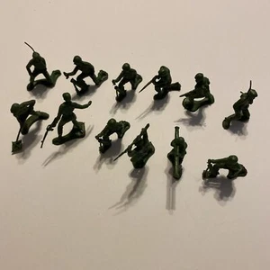 Konvolut 12 Kunststoff ca. 2" große Armee Herren grün Made in Hong Kong - Bild 1 von 10