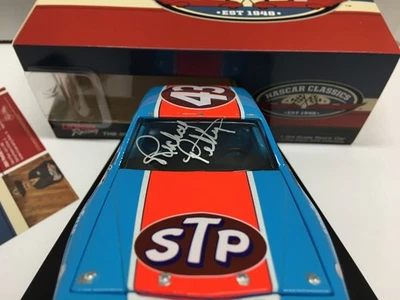 RICHARD PETTY AUTOGRAPHED #43 STP 1984 FIRECRACKER 400 200TH WIN 1/24 - Image 1 of 4