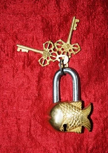 Brass Nautical Design Small Fish Suitcase Wardrobe Laptop Handbag Padlock  CA36 - Picture 1 of 4