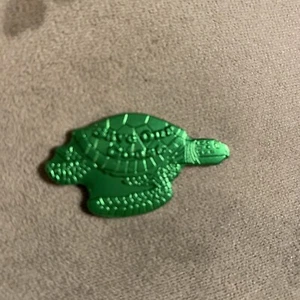 Green Turtle Alla Dives Deep Die-cut Mardi Gras Doubloon new orleans nola - Picture 1 of 2
