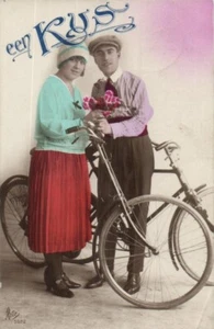 Pareja romántica con bicicleta - Ciclismo - Foto postal antigua años 1900 (1) - Imagen 1 de 2