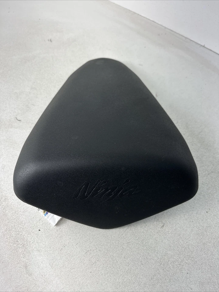 2009-2018 KAWASAKI NINJA ZX6R ZX600R FABRICANTE DE EQUIPAMENTO ORIGINAL ALMOFADA DE ASSENTO DE PASSAGEIRO TRASEIRA USADA - Imagem 1 de 4