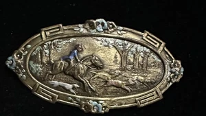 Vintage viktorianische Revival Repousse Reiter Fuchs Jagd Hunde Pferd Brosche bemalt - Bild 1 von 7