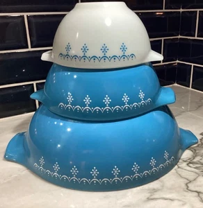 PYREX Blue/White Snowflake Garland Cinderella Nesting Bowls Set 441 442 & 444 - Picture 1 of 8