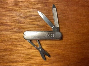 Multiherramienta Tiffany Co. × Victorinox SV925 x acero inoxidable plata usada como está - Imagen 1 de 8
