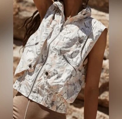 Free People FP MOVEMENT Off The Grid 印花背心象牙色花卉带帽全新小号 — 第 1/4 张图片